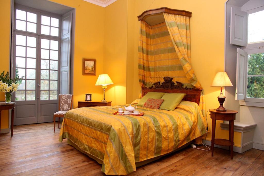 Chateau De Montriou Feneu Room photo